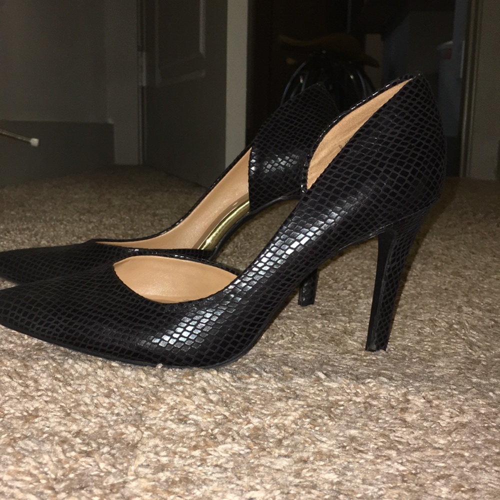 Black Snake textured heels